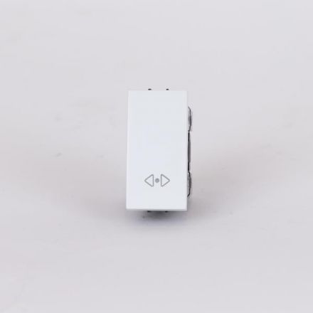 Διακοπτης 1 Modules Μεσαιος A/R Λευκος