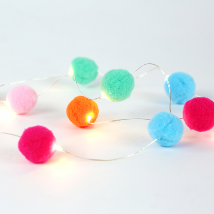 WOVEN POM POM 10 LED ΛΑΜΠ. ΣΕΙΡΑ ΜΠΑΤ(2xAA),WW, Ασημί ΚΑΛ.ΧΑΛΚ.,IP20, 90+30cm, ΔΙΑΦ ΚΑΛ ΤΡΟΦ
